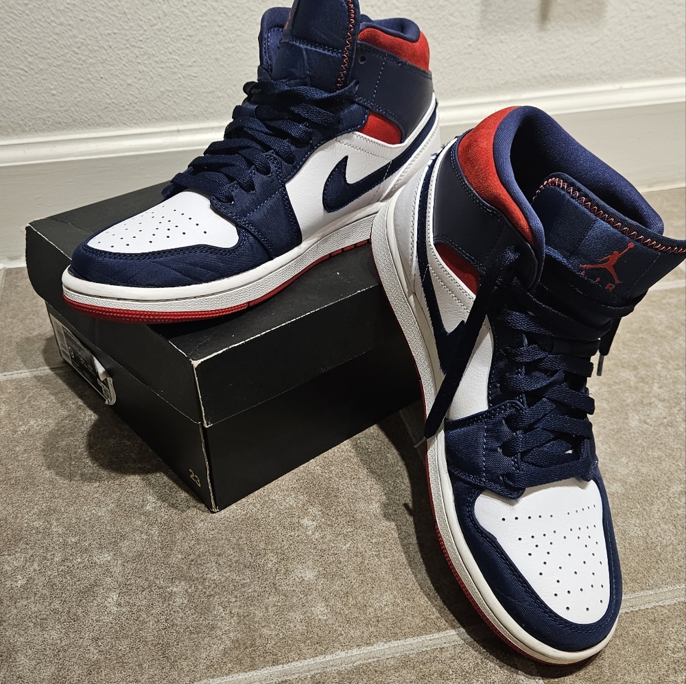 Air Jordan 1 Mid SE, Size 9 Men